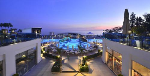 Hotel Azura Deluxe Resort & Spa