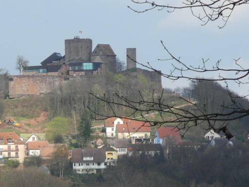 Au Pied Du Chateau