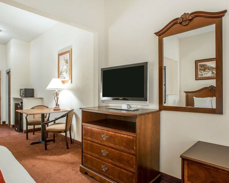 Hotel Comfort Suites - Jefferson City