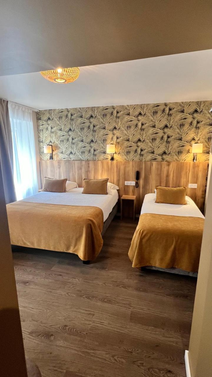 Hotel Azal�es