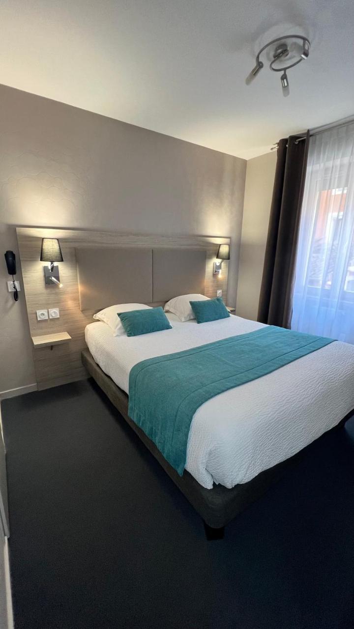 Hotel Azal�es
