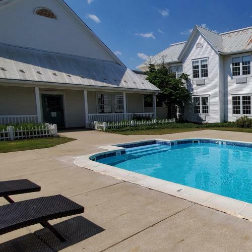 Hotel Amish Inn