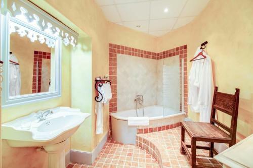 Hotel Hostellerie Du Ch�teau Des Fines Roches