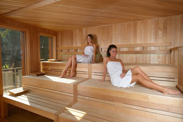 Holiday Beach Budapest Wellness Hotel With Sauna Park
