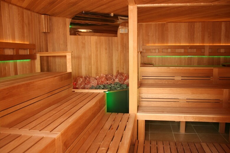 Holiday Beach Budapest Wellness Hotel With Sauna Park