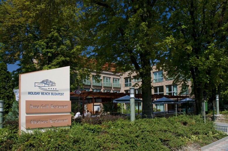 Holiday Beach Budapest Wellness Hotel With Sauna Park