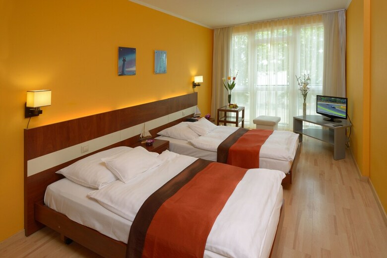 Holiday Beach Budapest Wellness Hotel With Sauna Park