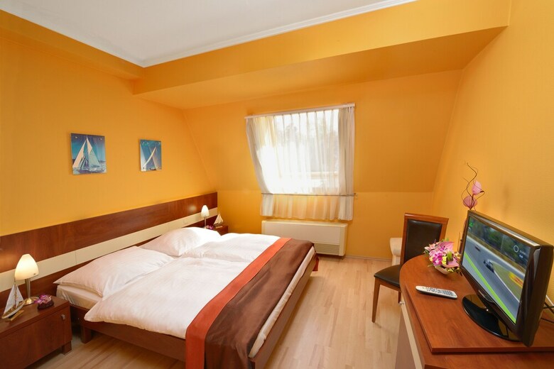 Holiday Beach Budapest Wellness Hotel With Sauna Park