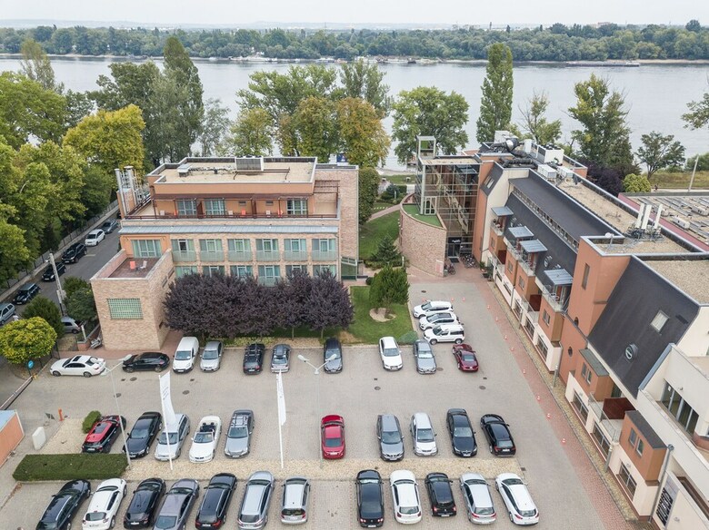 Holiday Beach Budapest Wellness Hotel With Sauna Park