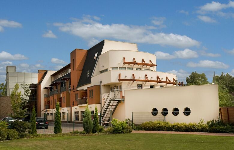 Holiday Beach Budapest Wellness Hotel With Sauna Park