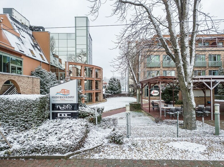 Holiday Beach Budapest Wellness Hotel With Sauna Park