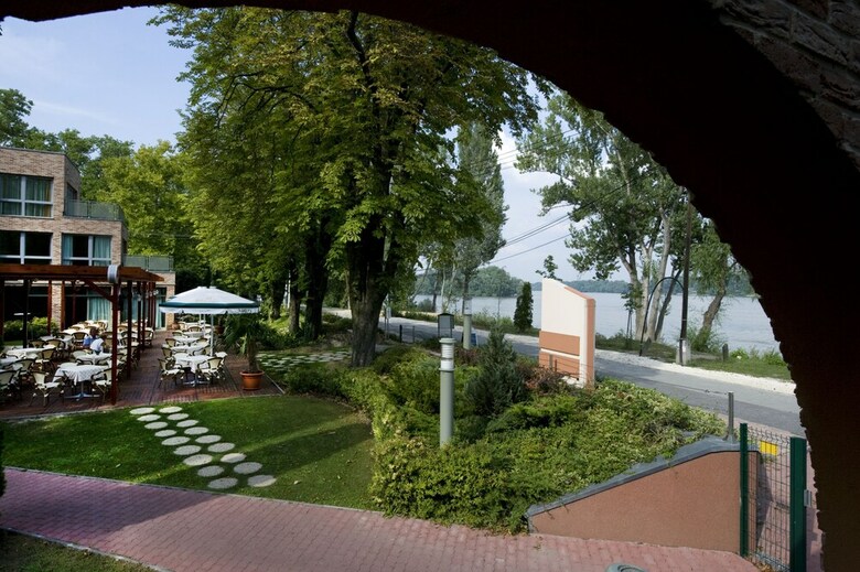 Holiday Beach Budapest Wellness Hotel With Sauna Park