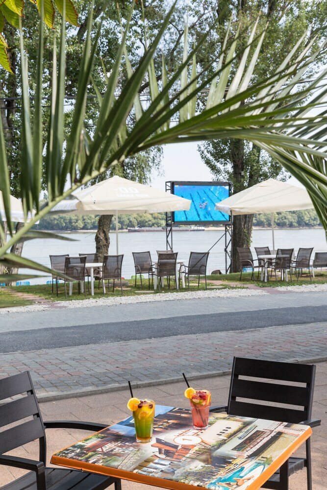 Holiday Beach Budapest Wellness Hotel With Sauna Park