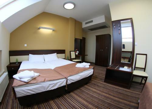 Aviator Hotel
