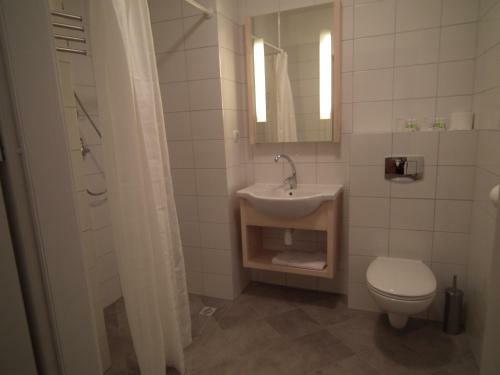 Hostal 5a Hotel Services