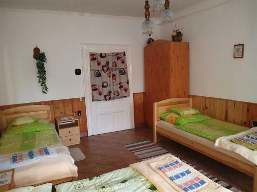 Hostal Vir�gos Vend�gh�z