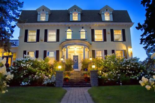 A G Thomson House Duluth Bed And Breakfast