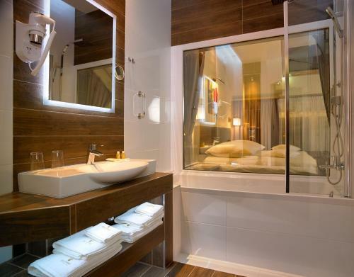 Aura Hotel