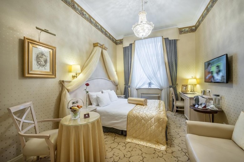 Imperial Hotel & Restaurant