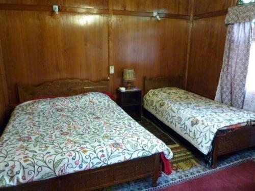 Houseboat Lily Of Nageen