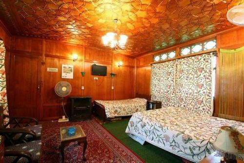 Houseboat Lily Of Nageen