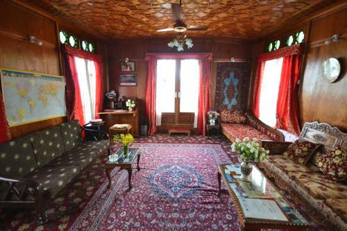Houseboat Lily Of Nageen