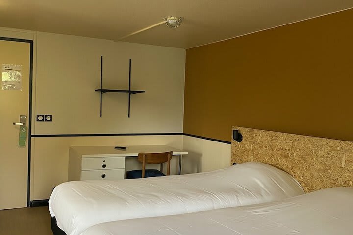 Kyriad Villeneuve La Garenne Hotel