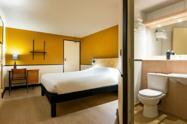 Kyriad Villeneuve La Garenne Hotel