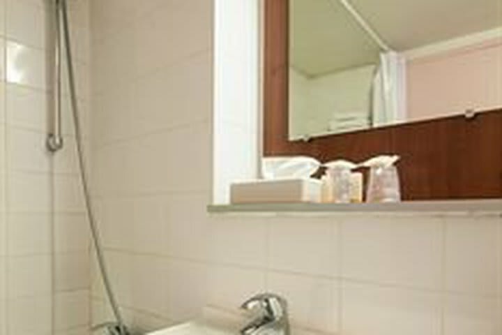 Kyriad Villeneuve La Garenne Hotel