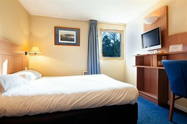 Kyriad Villeneuve La Garenne Hotel