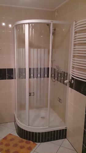 Hostal Metro Budget Place - Arkadia City Center
