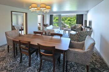 Vineyard Hotel