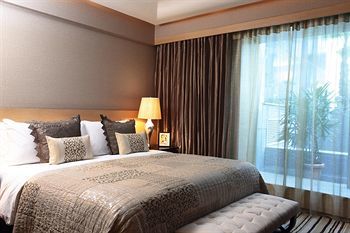 The Leela Ambience Gurgaon Hotel & Residences