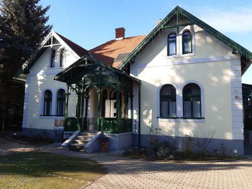 Bed & Breakfast K�t Lotti Villa - Gy�gypanzi�