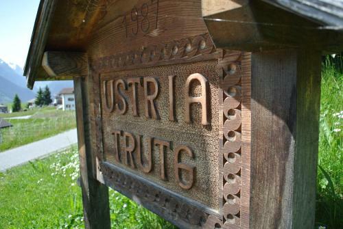 Hostal Ustria / Pensiun Trutg