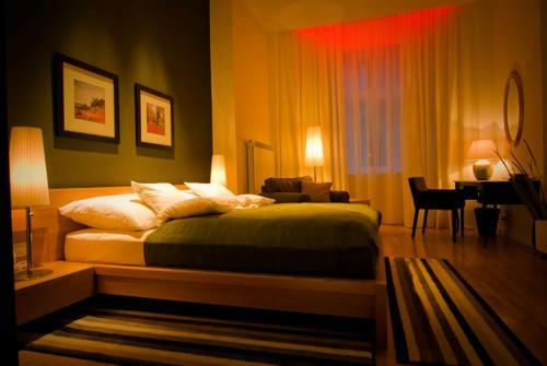 Qiu Hotel Rooms