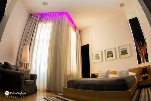 Qiu Hotel Rooms