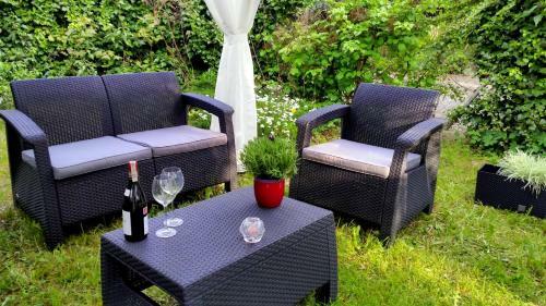 Apartment With Cosy Garden