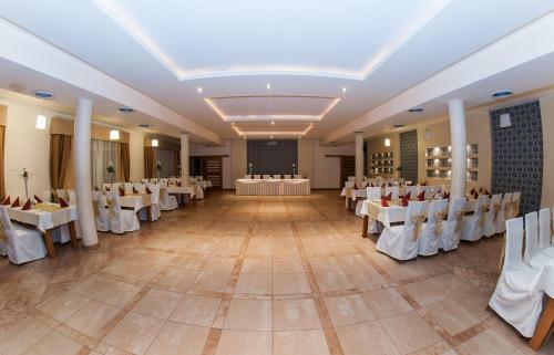 Marand Hotel I Restauracja