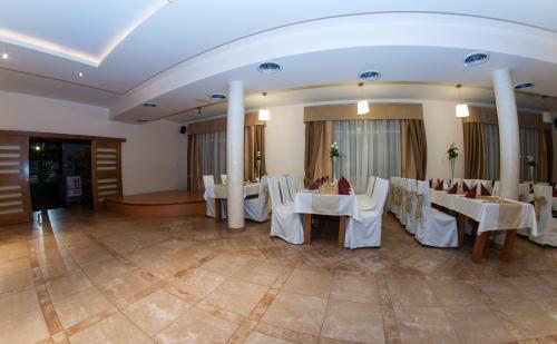 Marand Hotel I Restauracja