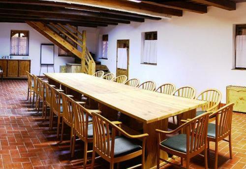 Hotel Gastland M1 Restaurant & Conference Center