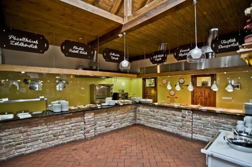 Hotel Gastland M1 Restaurant & Conference Center