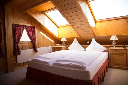 Bellaval Hotel & Restaurant