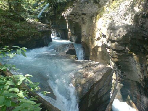 Bellaval Hotel & Restaurant