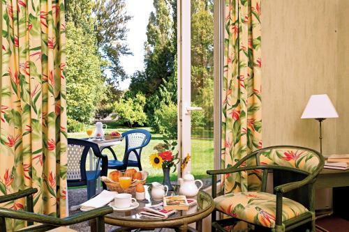 Hotel Logis H�tel Du Pont Neuf