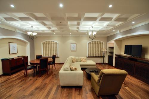 Al Rawasi Hotel Suites