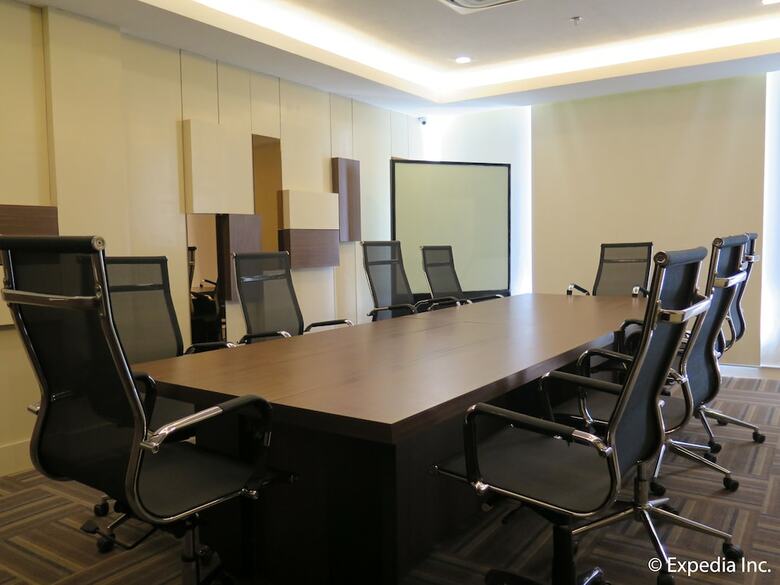 Hotel Home Crest Residences