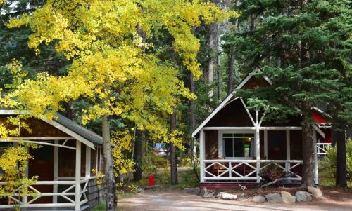 Hotel Johnston Canyon Resort