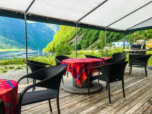 Bed & Breakfast Hj�rundfjord Vandrerhjem