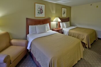 Hotel Country Inn At The Mall